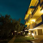 Maistrali Ξενοδοχείο με διαμερίσματα 3*